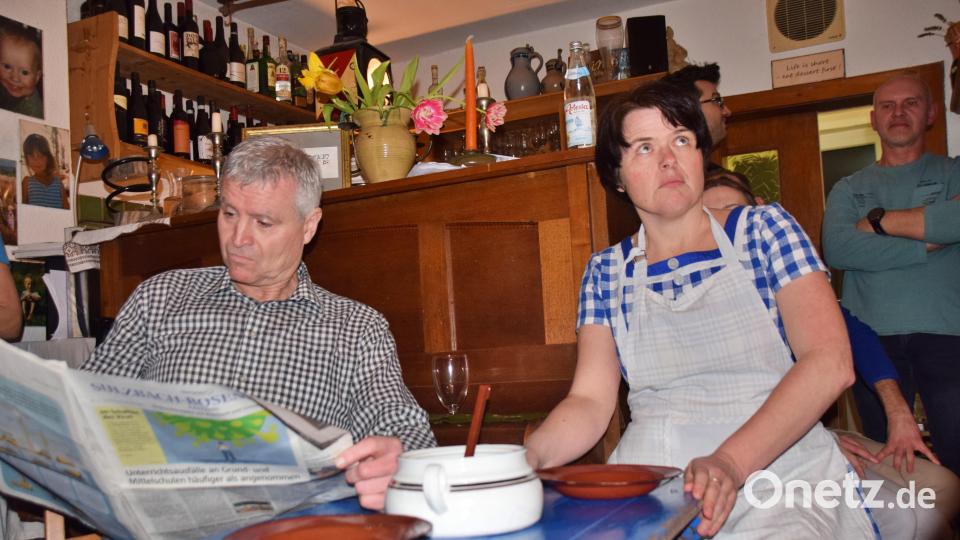 Im Einakter &quot;Trautes Heim&quot; absolvierten Sylvia Arnold und Hans-Jürgen Pirner ihren ersten Auftritt beim Königsteiner Bauerntheater. Bild: wku