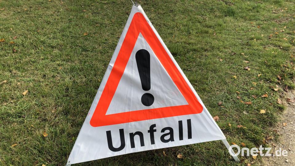 Auf der Bundesstraße 299 bei Waldsassen hat sich an der Einmündung in die Schirndinger Straße ein spektakulärer Verkehrsunfall ereignet. Symbolbild: Heike Unger