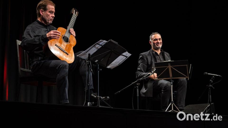 Gitarrist Friedemann Wuttke und Bandoneonist Victor Hugo Villena gastieren am 17. März bei den Weidener Meisterkonzerten. Bild: Benjamin Waldmann/exb