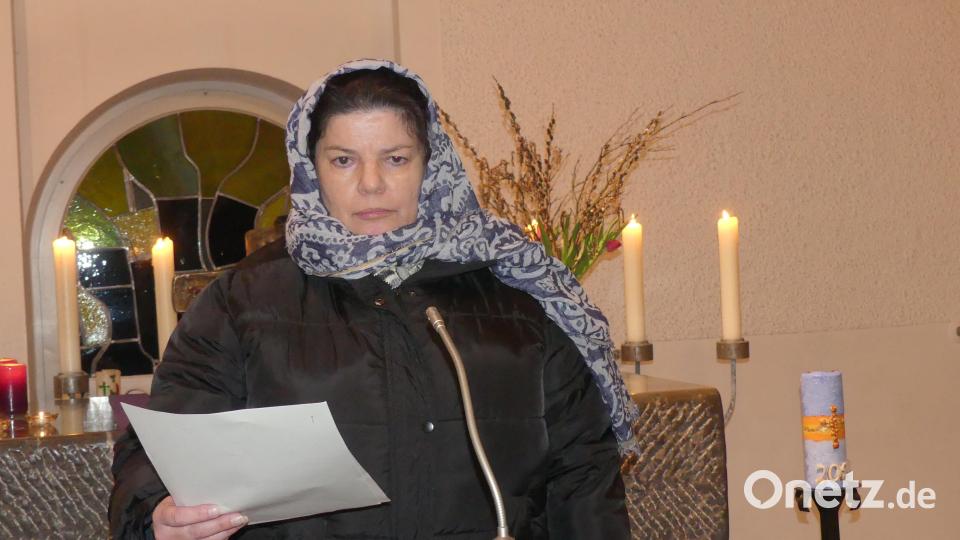 Eleonor, sie gehört zur griechisch-orthodoxen Kirche im Heiligen Land, schildert in der Kreuzkirche, wie sie Kriege und Gewalt erlebt hat. Bild: rn