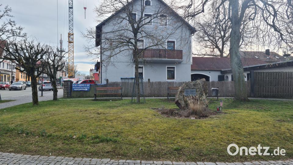Nach dem Attentat auf den US-Präsidenten John F. Kennedy hat die Stadt einen Gedenkstein für ihn aufgestellt. Bild: sne