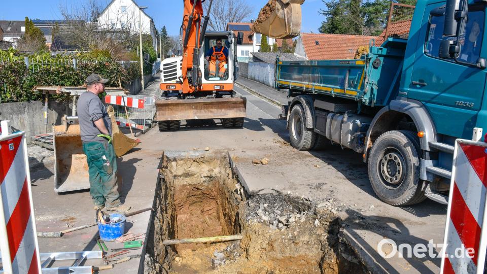 Wenn das Wasser sprudelt, muss aufgegraben werden. Bild: Petra Hartl