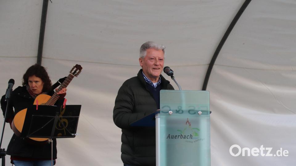 Stadtverbandsvorsitzender Eugen Eckert hatte die Kundgebung eröffnet. Bild: jma