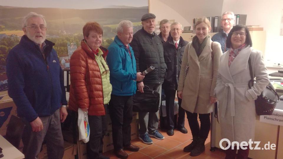 Die Archivpfleger trafen sich in Waldsassen. Von links Helmut Köstler (Falkenberg), Monika Beer-Helm (Leonberg), Ludwig Gradl (Mähring), Albert Köstler (Neualbenreuth), Wilhelm Konrad (Fuchsmühl), Josef Rösch (Bärnau), Tatjana Till (Tirschenreuth), Hermann Müller (Waldsassen) und Beate Heinrich (Tirschenreuth). Bild: Erich Schraml/exb