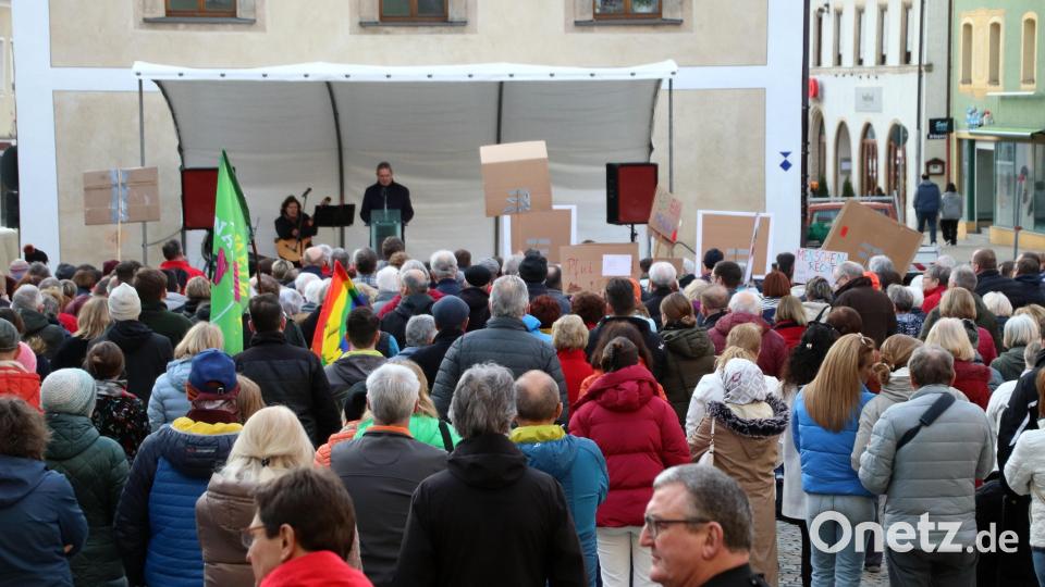 Die vom Stadtverband und Marianne Mimler-Hofmann organisierte Kundgebung war mit 700 Teilnehmern gut besucht. Bild: jma