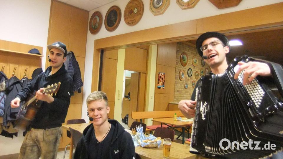 Die drei Übler-Boum aus Wolfsbach lassen es beim Pittersberger Bockbierfest krachen. Bild: gm
