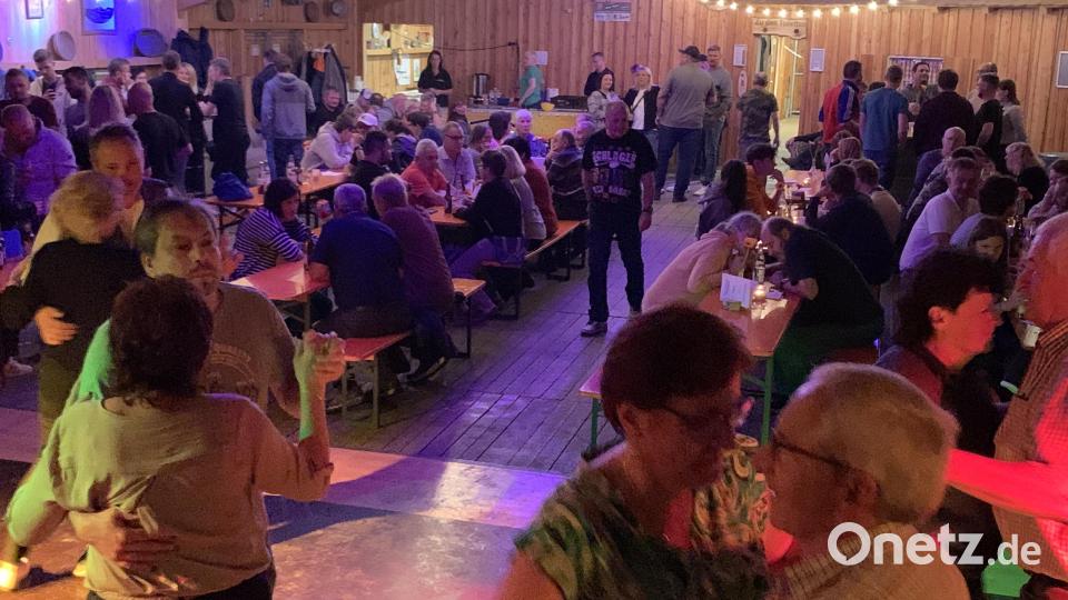 Die Tanzfläche mit Partyraum bei der Zwickl-Party 2023 Bild: tok