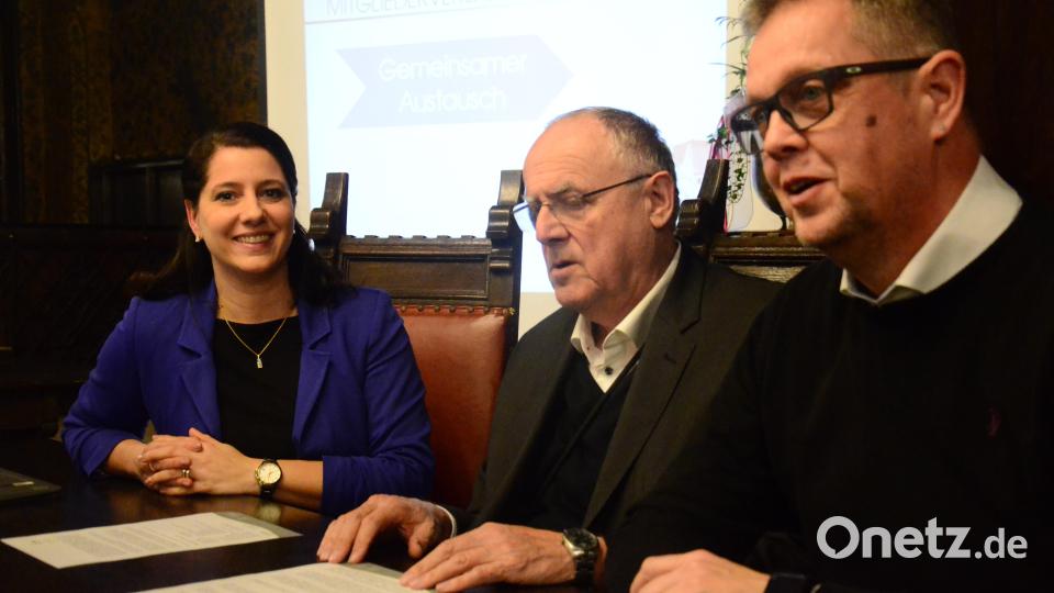 Geschäftsführung und Vorstand präsentieren das neue Programm (von links): Andrea Schild-Janker, Lothar Höher und Stephan Wanninger. Bild: Kunz