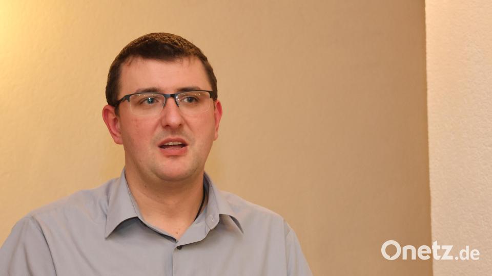 Kommandant Dominik Neuendorf berichtete von den Einsätzen und Übungen der aktiven Kameraden. Bild: rpp/exb