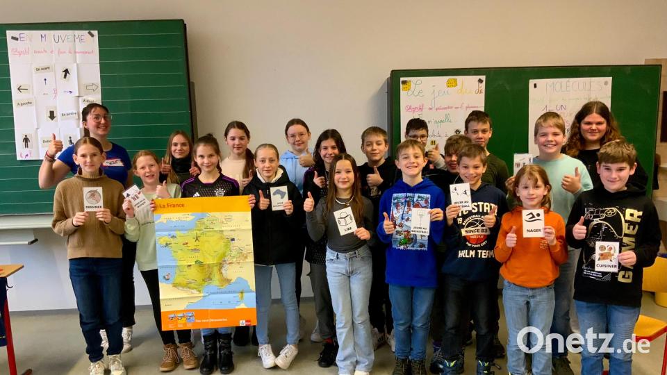 Mit großer Begeisterung reagierten die Schülerinnen und Schüler auf die Angebote und Anregungen von Iseult Ruitton und ihrem Francemobil. Bild: Astrid Arius/Realschule Kemnath/exb
