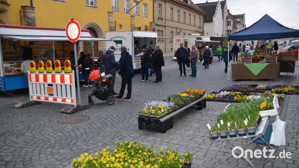 Für den Fahrzeugverkehr war der Stadtplatz in Kemnath gesperrt. So konnten die Besucher in aller Ruhe einkaufen. Bild: ak