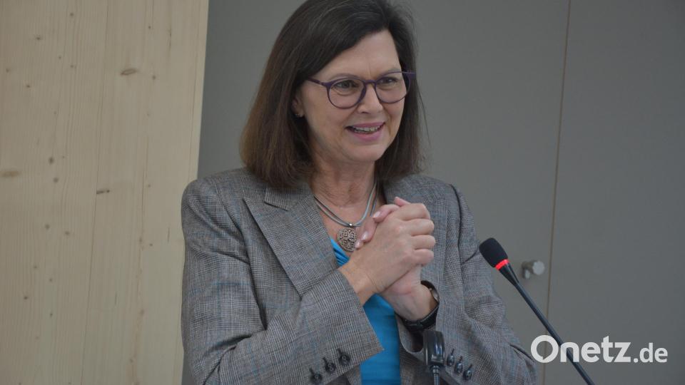 Landtagspräsidentin Ilse Aigner beim Besuch im Kinderhaus Purzelbaum in Mitterteich. Bild: jr
