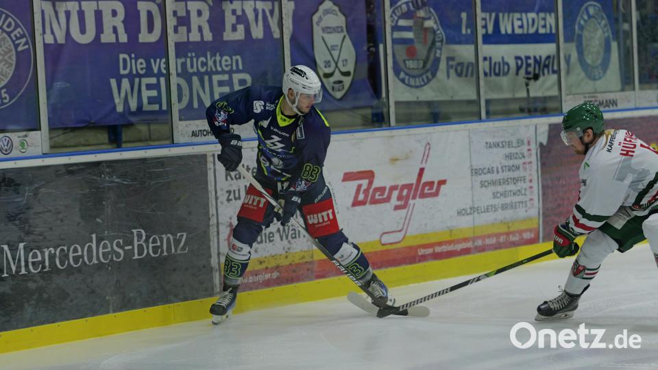 Martin Hlozek an der Bande. Bild: Elke Englmaie