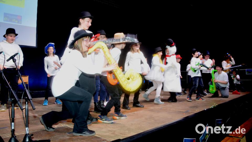 Lollipop-Dance auf der Bühne und der Saal ist begeistert Bild: fz