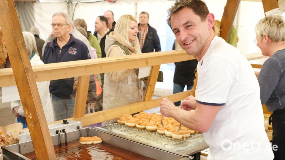 Backwaren finden viele Abnehmer für den nachmittäglichen Kaffee. Bild: mab