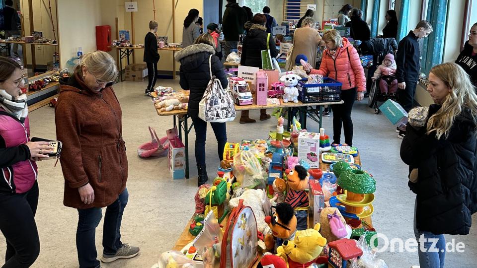 Der Spielzeugbasar in Hütten Bild: myd