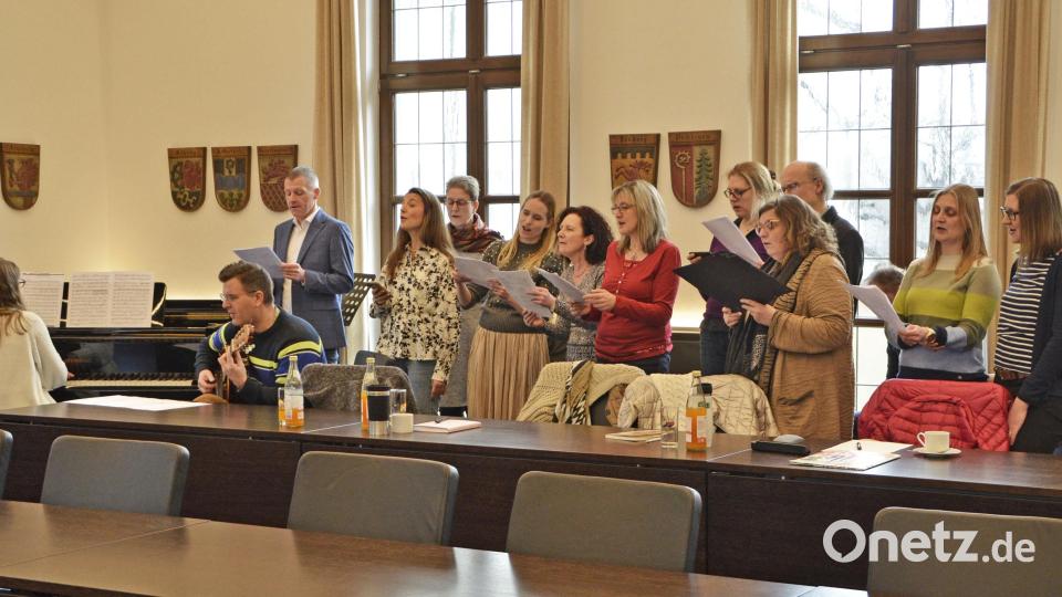 Das Lehrerkollegium sang ein ganz besonderes Ständchen. Bild: zch