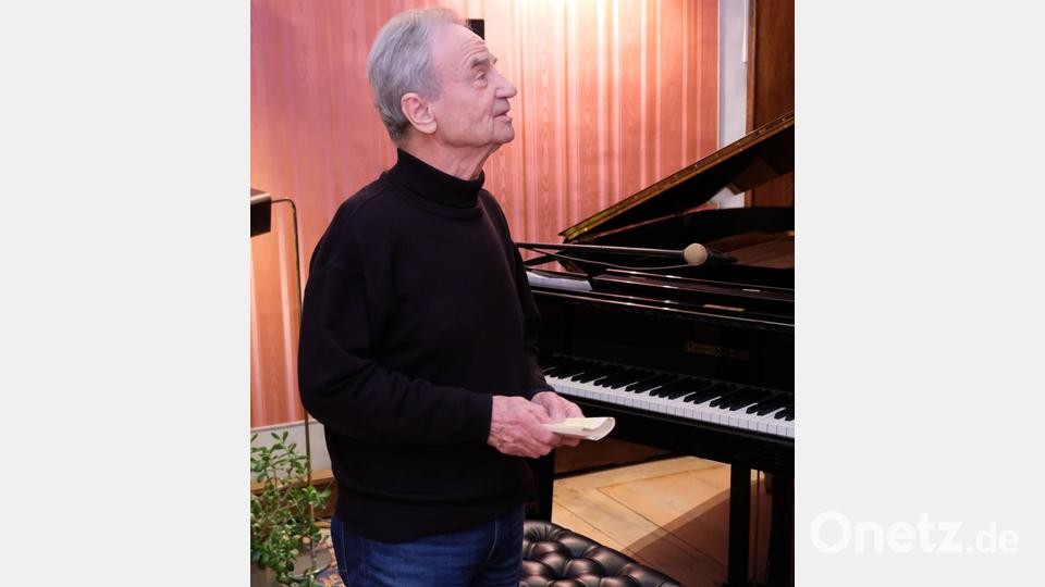 Schauspieler und Kabarettist Werner Steinmassl bereichert das Konzert mit Hölderlin-Zitaten. Bild: do