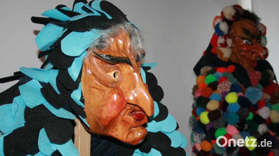 In den Werken von Konrad Grillmeier spiegelt sich seine Faszination für die schwäbisch-alemannische Fastnacht wider. Seit vielen Jahren besucht er Narrenumzüge und Messen im Südwesten Deutschlands. Bild: Stefanie Schreiner/exb