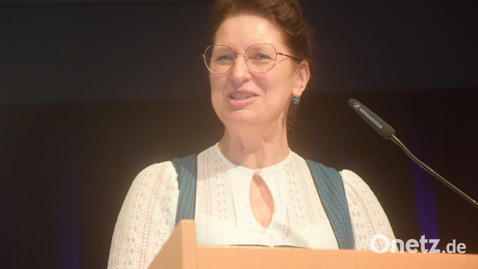 &quot;Wir stehen nicht da und sagen, dass wir mehr Geld und weniger arbeiten wollen. Nein, wir wollen einfach in Ruhe gelassen werden.&quot; (Landesbäuerin Christine Singer) Bild: fz