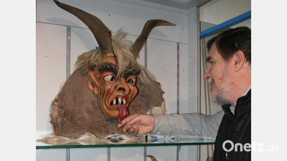 Furchteinflößend sind diese von Konrad Grillmeier gestalteten Perchten-Masken. Bild: Stefanie Schreiner/exb