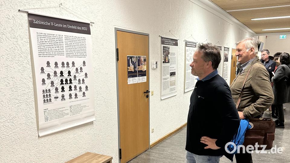 In der VHS Weiden-Neustadt ist noch bis 24. März die Ausstellung &quot;Die Opfer des NSU und die Aufarbeitung der Verbrechen“ zu sehen. Bild: VHS Weiden-Neustadt/exb
