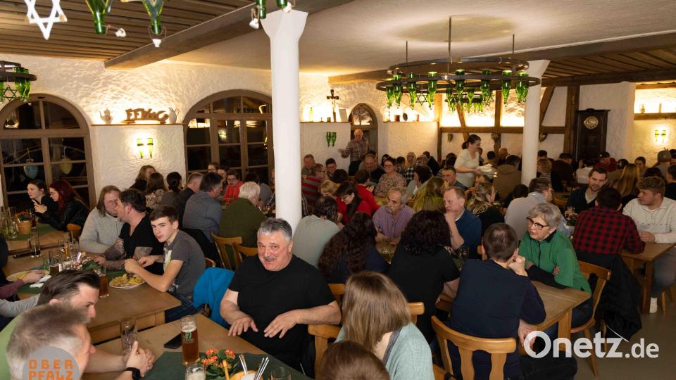Spendenübergabe und Nachfeier Röthenbacher Dorfweihnacht Bild: rw