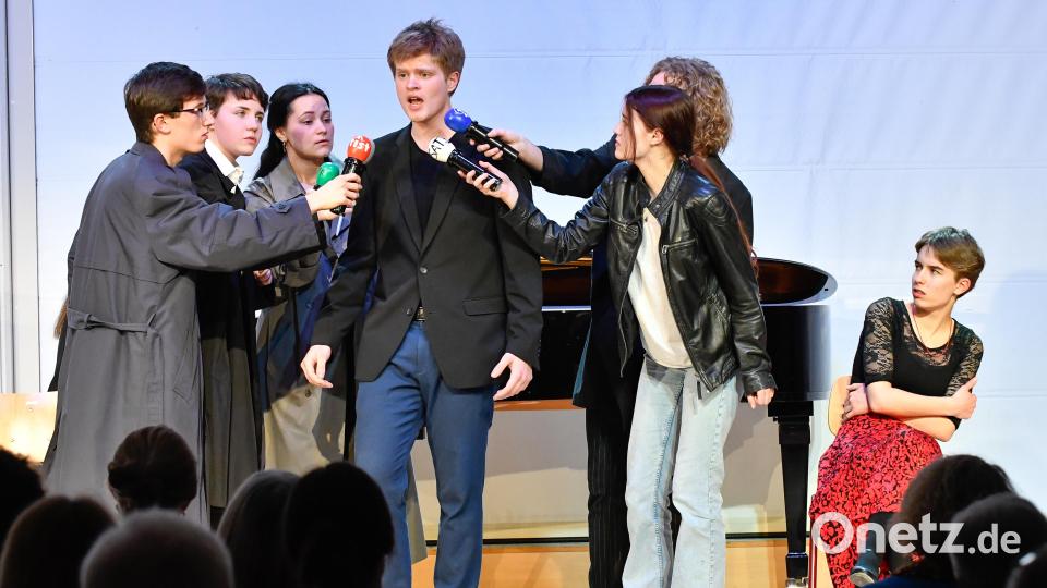 Martin Frey sang als Tenor Maria aus der West Side Story Bild: Petra Hartl