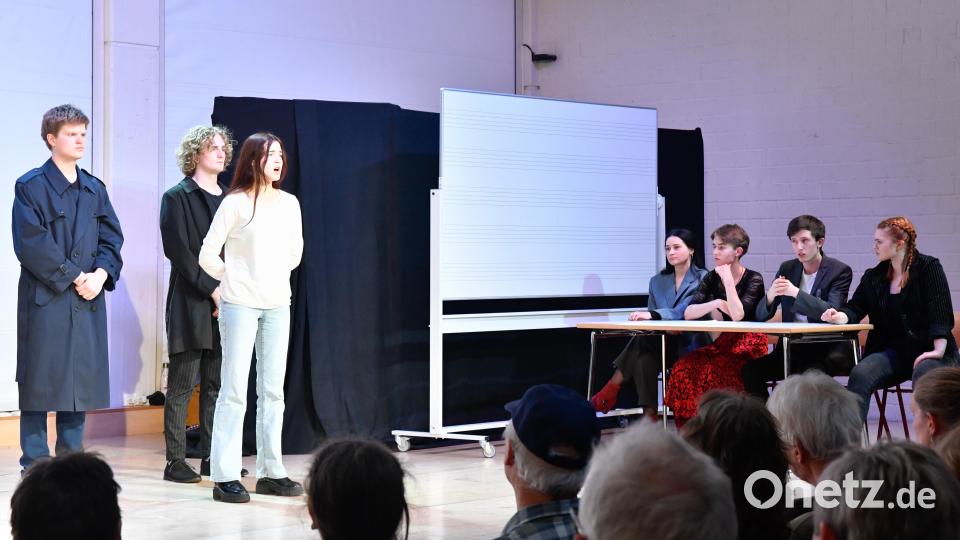 Agatha Kitzinger (weißes T-Shirt) beim Schauprozess. Bild: Petra Hartl