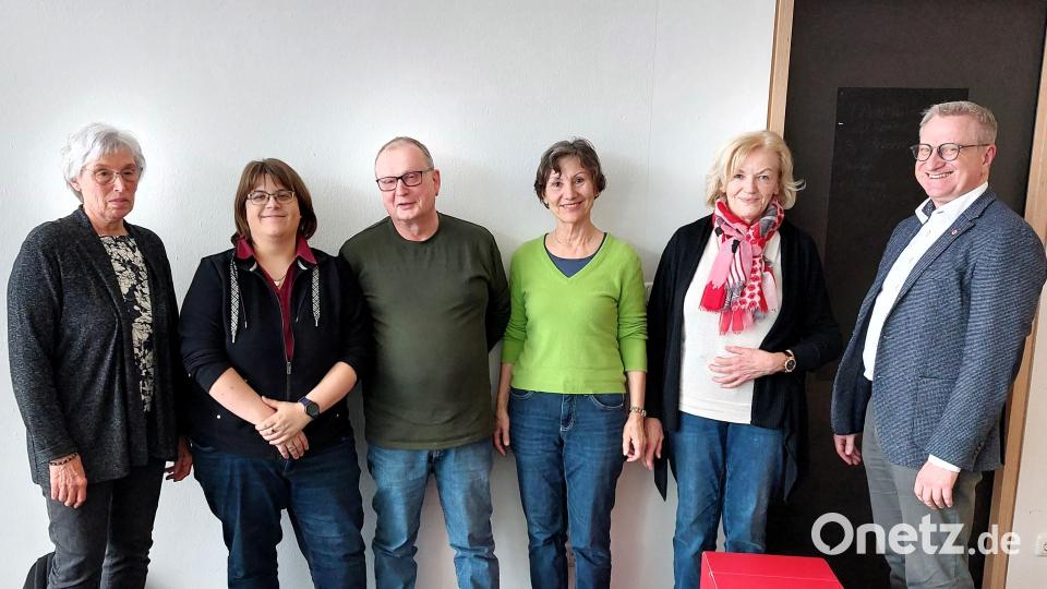 In der Jahreshauptversammlung der Verdi-Senioren hat es auch Wahlen gegeben (von links): Karin Neugirg, Eva Bösl, die neuen Vorstandsmitglieder Josef Schaumberger und Cony Buchberger, Eva Bösl sowie Alexander Gröbner. Bild: Manfred Haberzeth/exb