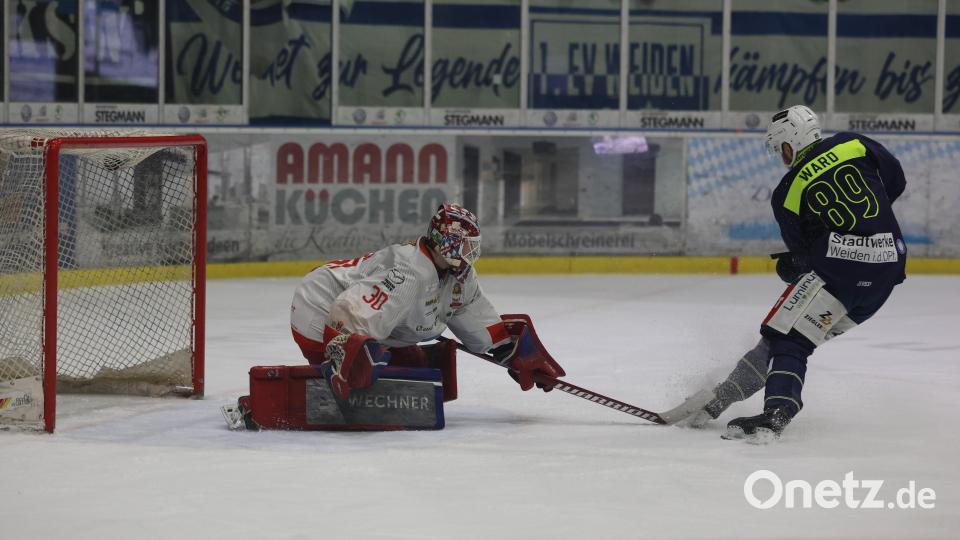 Tyler Ward scheitert am Peitinger Keeper. Bild: Neubert