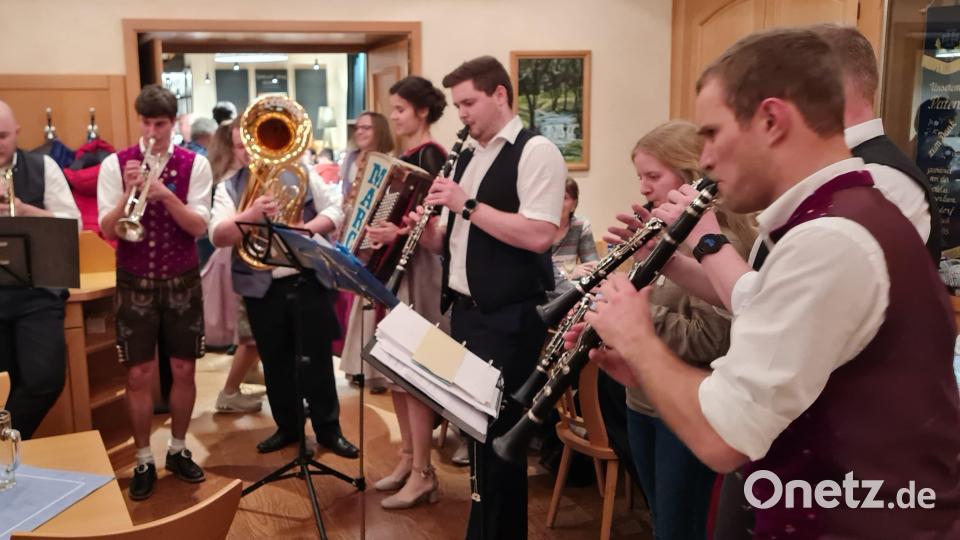 Auch gemeinsam spielten die Musikgruppen Bild: Werner Fischer/exb