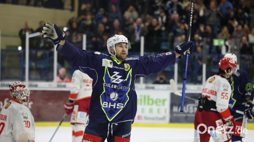 Luca Gläser jubelt nach seinem Tor zum 6:1. Bild: Neubert