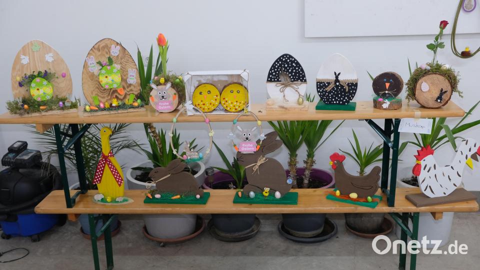 Orientierung für die kleinen und großen Künstler gab ein Beispieltisch Bild: do