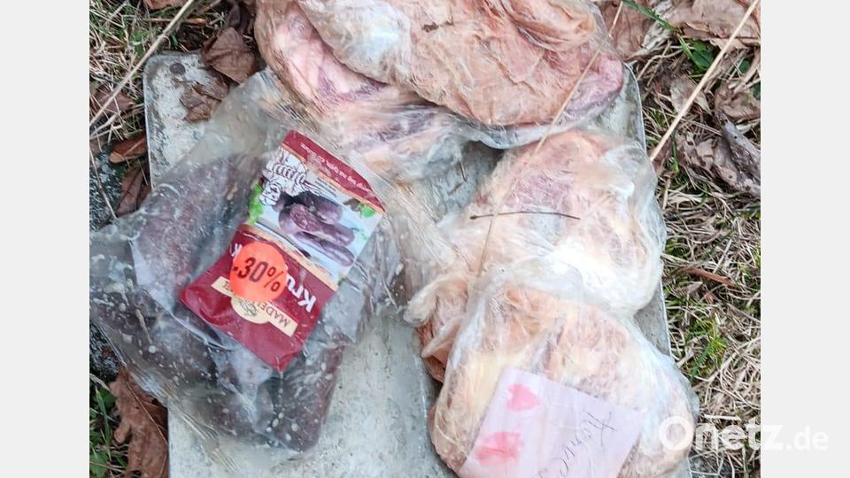 Diese Abfälle sind im Gaisthaler Altkleider-Container gelandet. Bild: Stefan Wild/exb