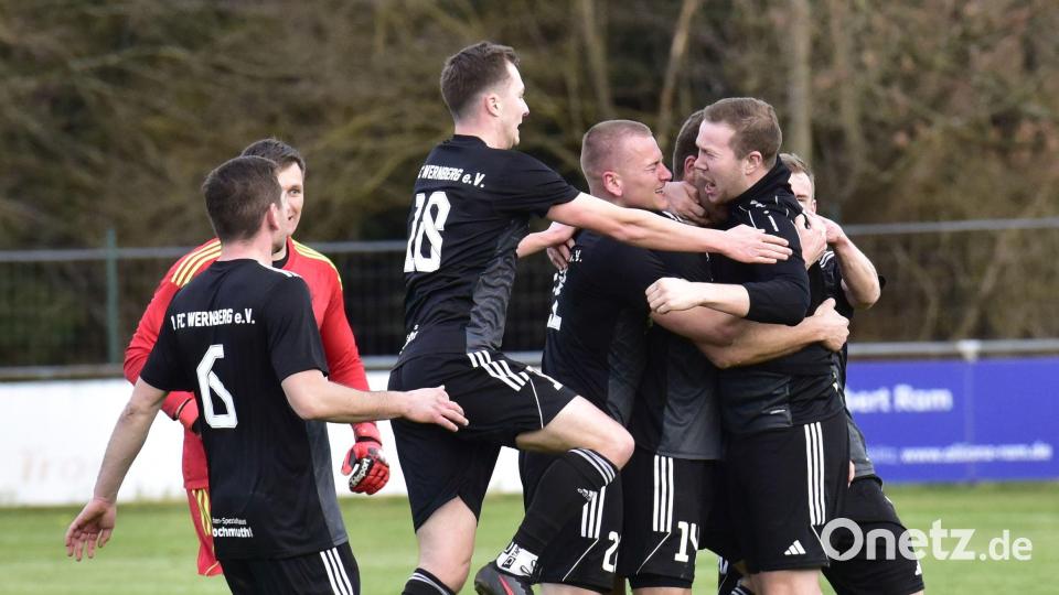 Grenzenloser Jubel beim FC Wernberg, als kurz vor Schluss doch noch der Siegtreffer fiel. Bild: ham