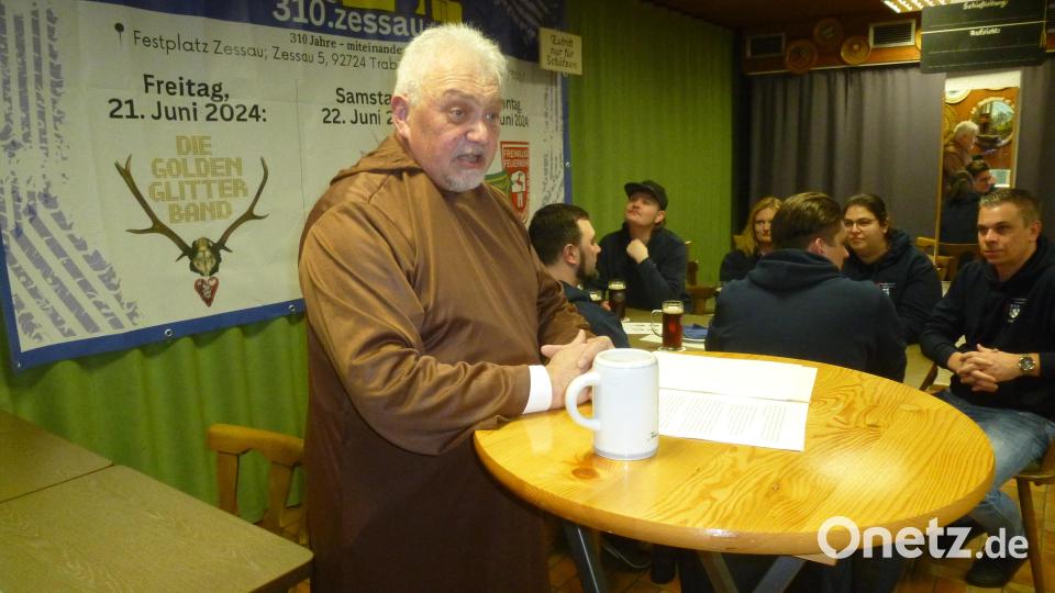 Es gibt viel zum Schmunzeln und zum Lachen bei der Starkbierrede von Bruder Veritas Bild: bk