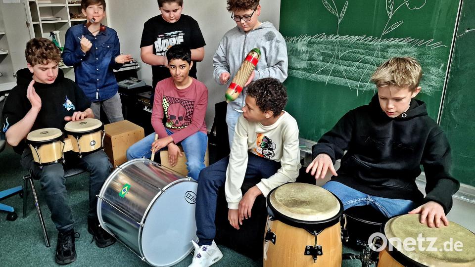 Die Percussion-Gruppe zeigt ihr Rhythmusgefühl. Bild: R. Kreuzer