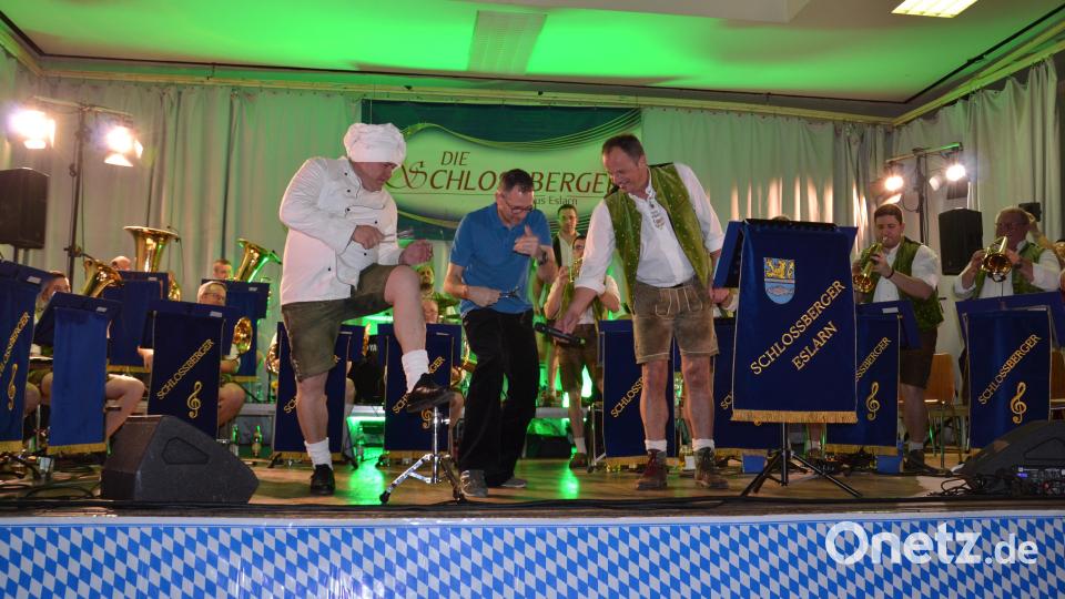 Christian Weiß aus Moosbach (Mitte) ist ein Profi in Sachen Löffelpolka. Bild: gi