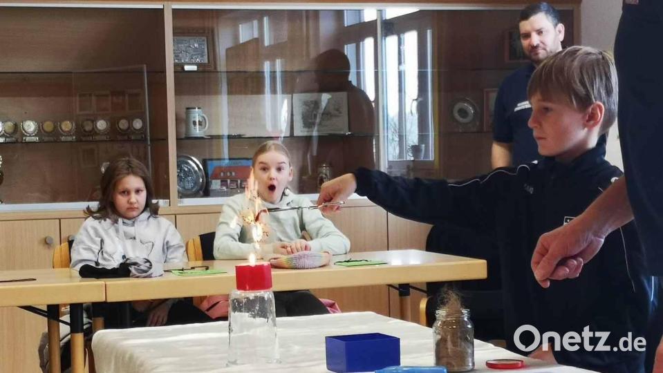 Viel gelernt und erlebt haben die Schülerinnen und Schüler der dritten Grundschulklasse bei einem Besuch bei der Feuerwehr Konnersreuth. Bild: Grundschule Konnersreuth/exb