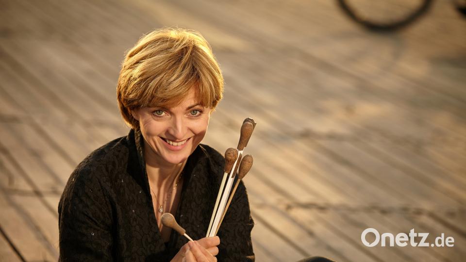 Die Gesamtleitung liegt in den Händen von Dirigentin Judith Kubitz. Bild: Jörg Bongartz
