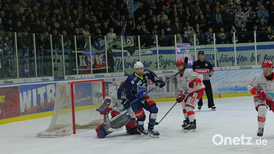 Szene aus Blue Devils gegen Peiting. Bild: Elke Englmaier