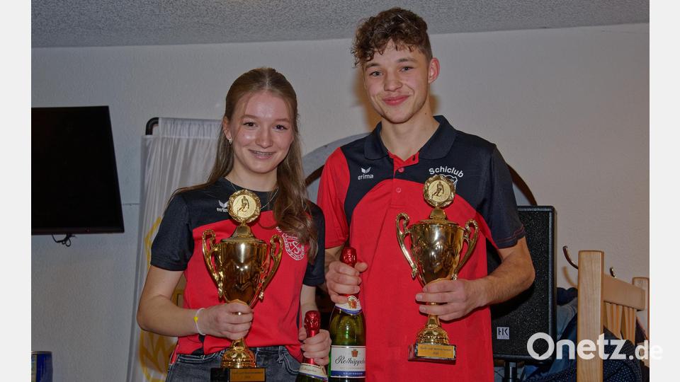 Annika und Marco Schön sind die beiden Pleysteiner Ski-Alpin-Stadt- und Vereinsmeister 2024. Bild: Thomas Enslein/exb