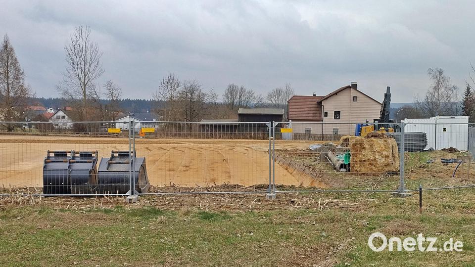 Seit einigen Wochen wird das Baufeld für den neuen Markt vorbereitet. Bild: ld
