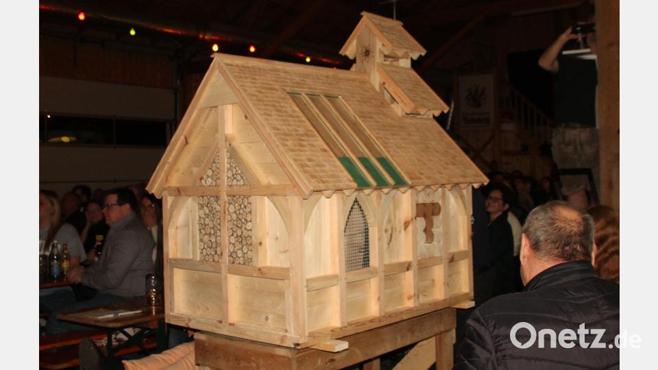 Endlich ist sie da, die &quot;katholische Edelweißkapelle&quot;, wenn auch nur im Miniaturformat. Bild: frd