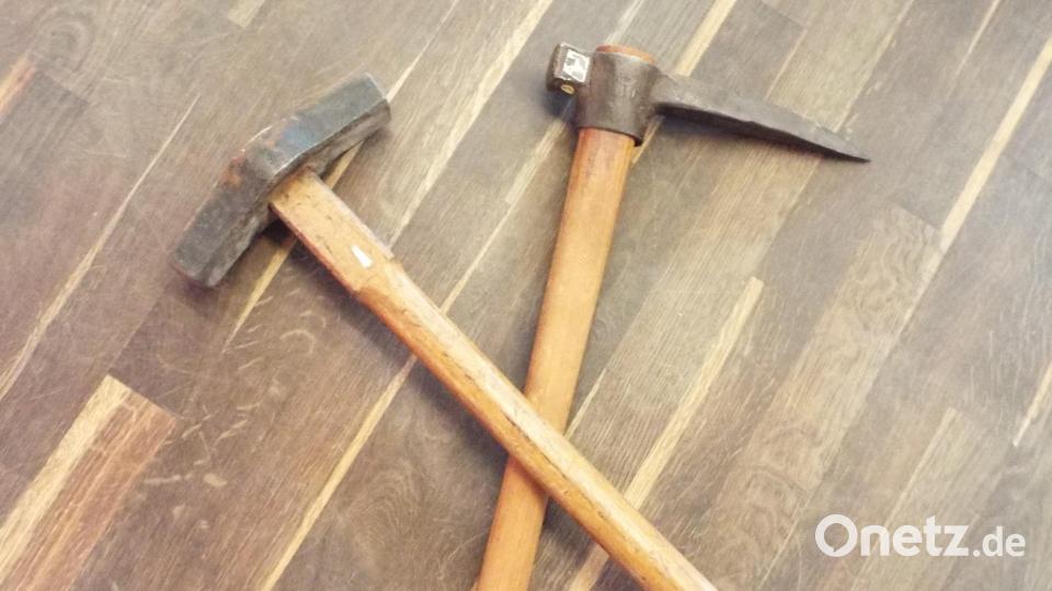 Schlägel und Eisen waren im Bergbau das wichtigste Gezähe des Bergmanns. Bild: e