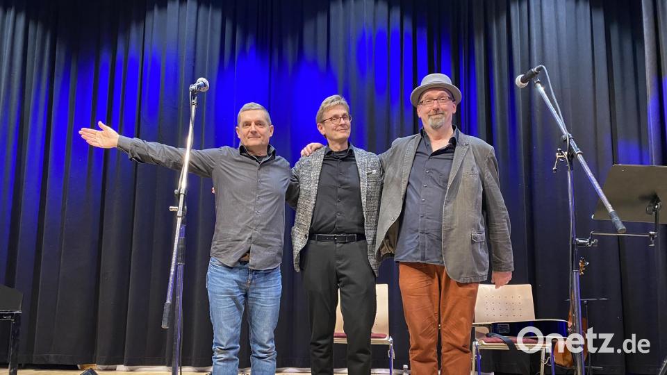 Ein inspirierendes Trio der Extra-Klasse: Franz Schuier, Dr. Christoph Seidl und Liedermacher Hubert-Treml (von links) Bild: aub