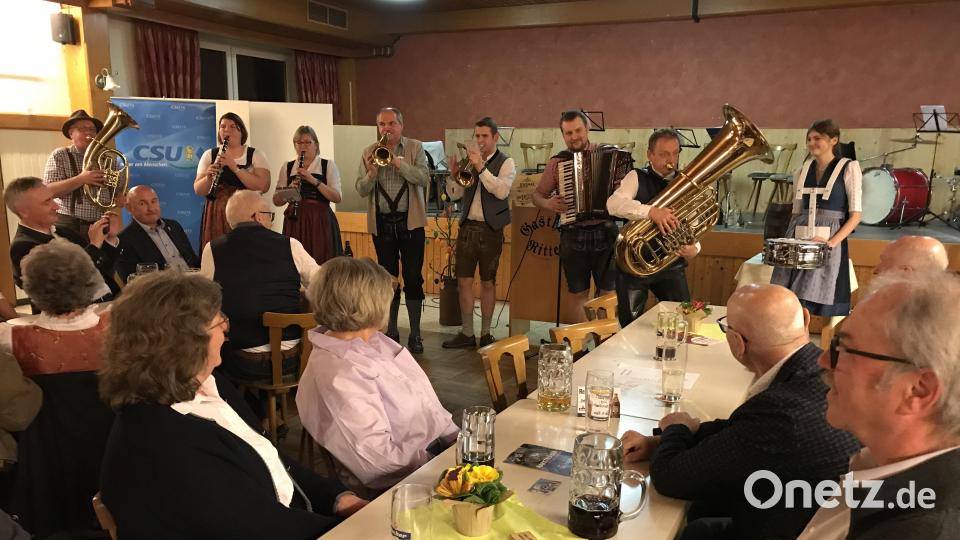 &quot;Jedesmal anerschd&quot; begeisterte mit vielen Einlagen das Publikum beim Bockbierfest. Bild: mma