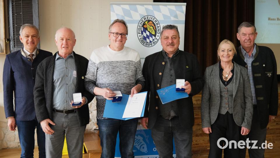 Ehrung beim Fischereiverband Oberpfalz (von links): Roland Grillmeier, Alfred Beck, Michael Throner, Hans Holler, Gabriele Wittleben und Reiner Wolfrath. Bild: Hirsch