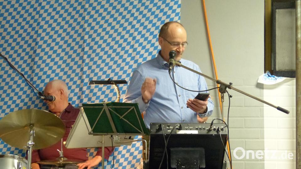 Vorsitzender Josef Fischer begrüßte die Gäste. Bild: hme